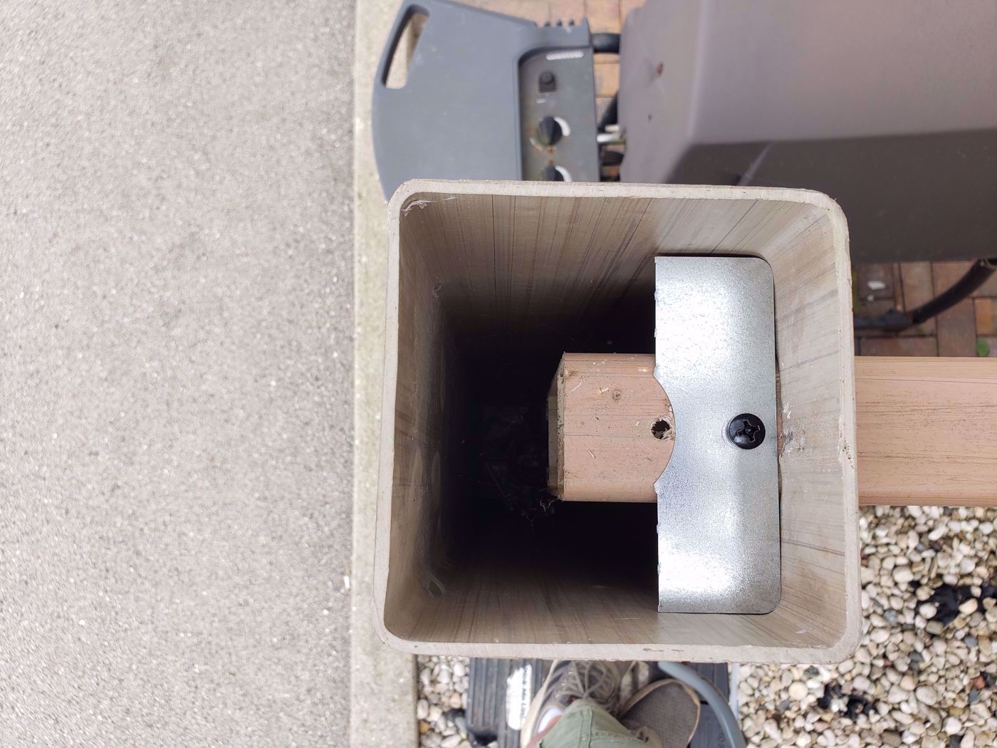 Galvanized Vinyl/PVC Rail Lock Perfect for Securing Rails